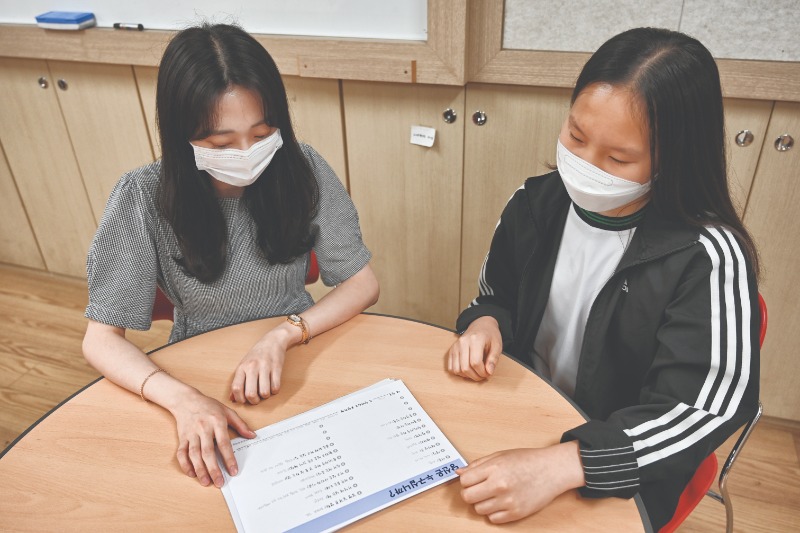 서은정사서와 김예진.jpg