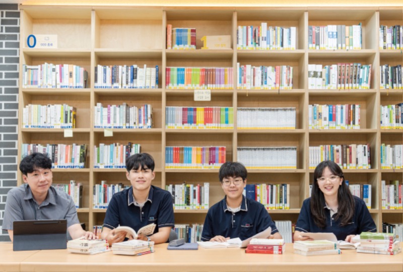 경남교육가족을 만나다 - 독서토론 동아리 보광신기 (2).JPG