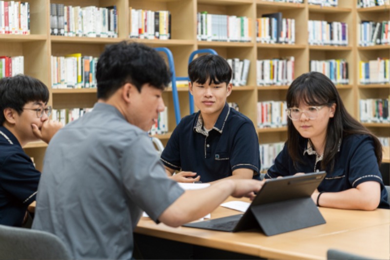 경남교육가족을 만나다 - 독서토론 동아리 보광신기 (1).JPG