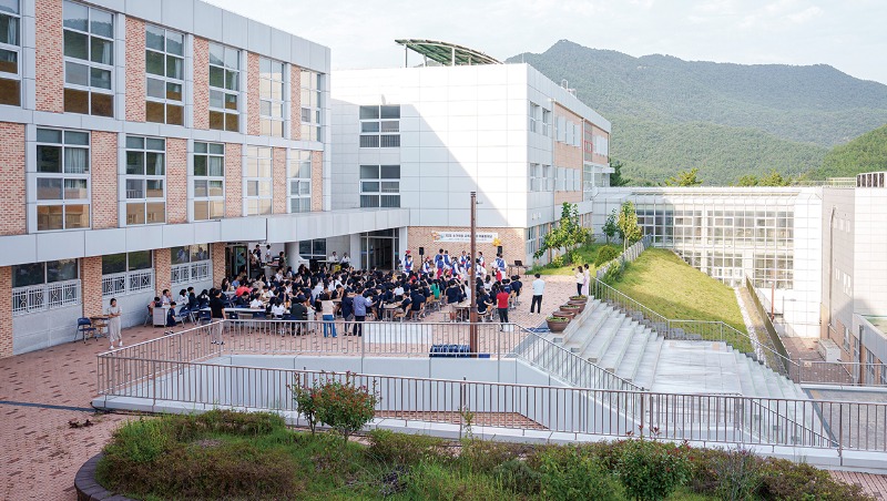 10월호 학교변신은무죄(소가야중학교) 2.JPG