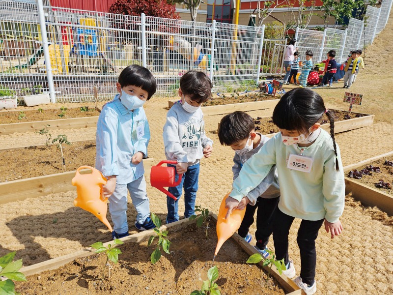 2. 사계절 텃밭놀이.jpg