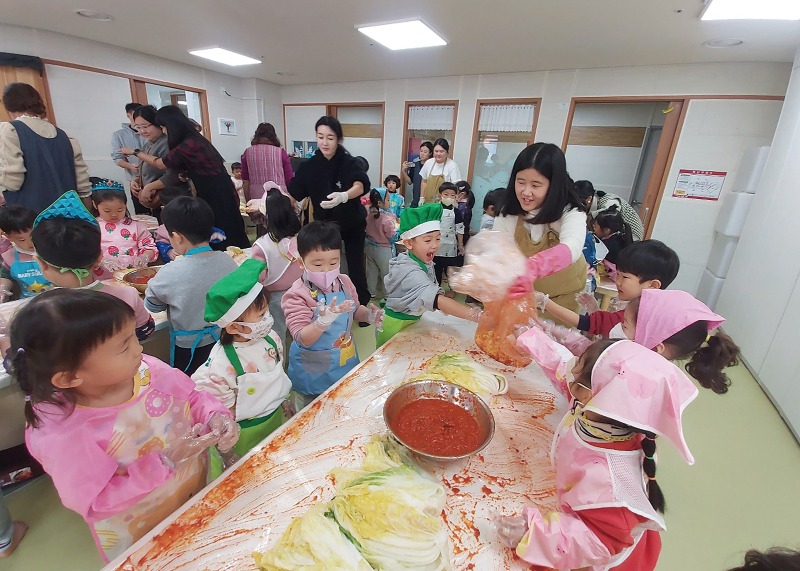 9. 김장담그기.jpg