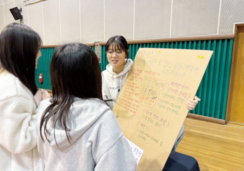 요즘아이 4월호 6.jpg