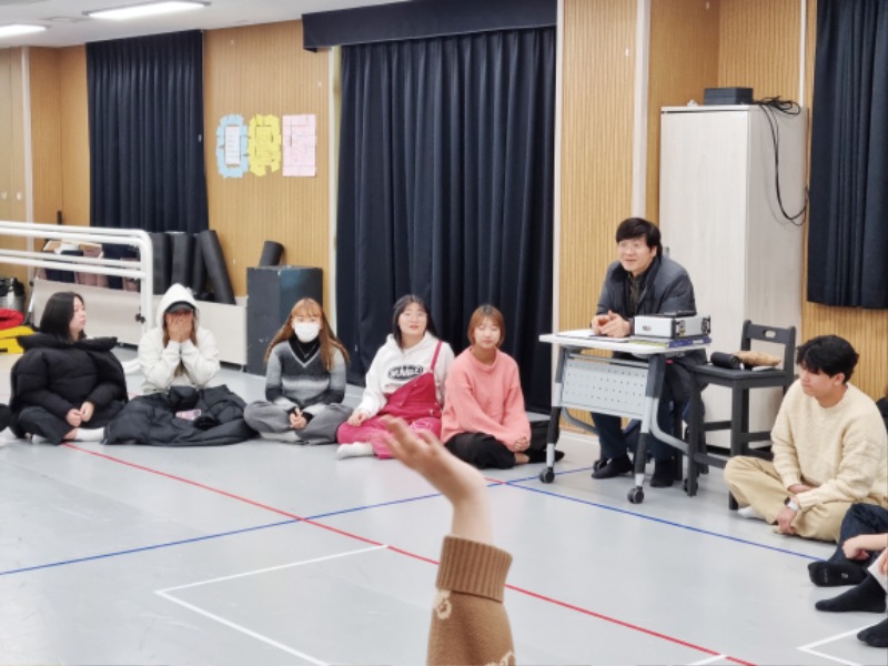 교장샘추가사진 (2023.3.6.~3.7.) 학생과 학교장과의 만남-3.jpg