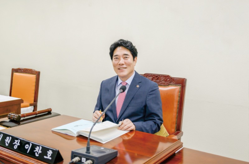 이찬호 교육위원회 위원장.jpg