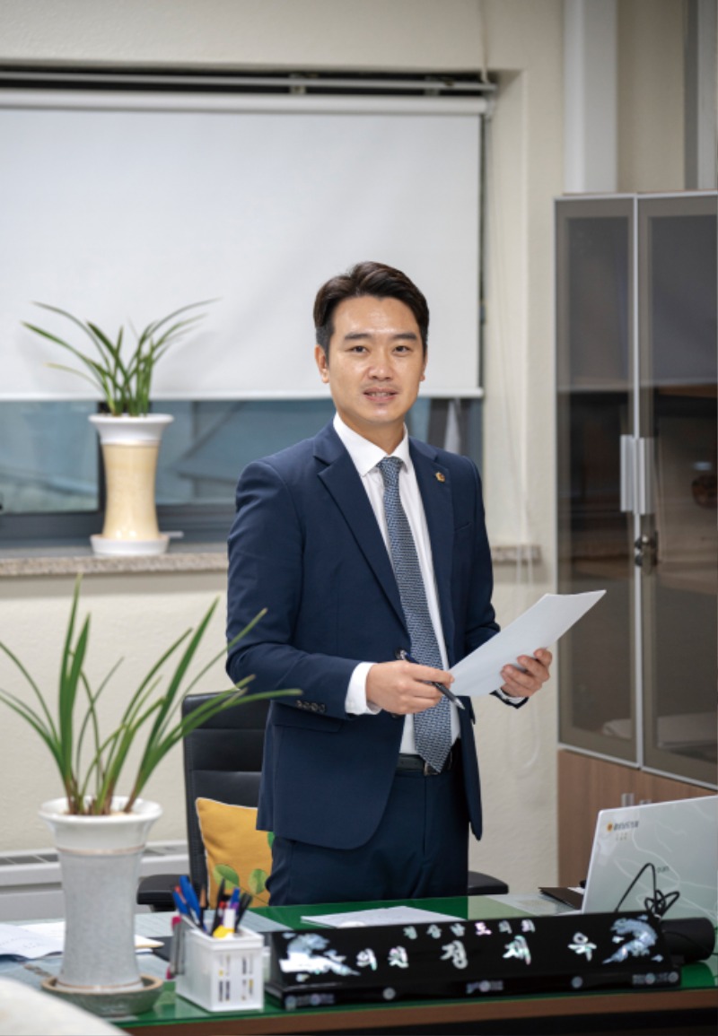 교육위원회 부위원장 정재욱 의원(9월호).JPG