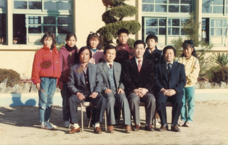 이작초 김영혜교사 기증_1985_이작국민학교 도요분교 제18회 졸업기념.jpg