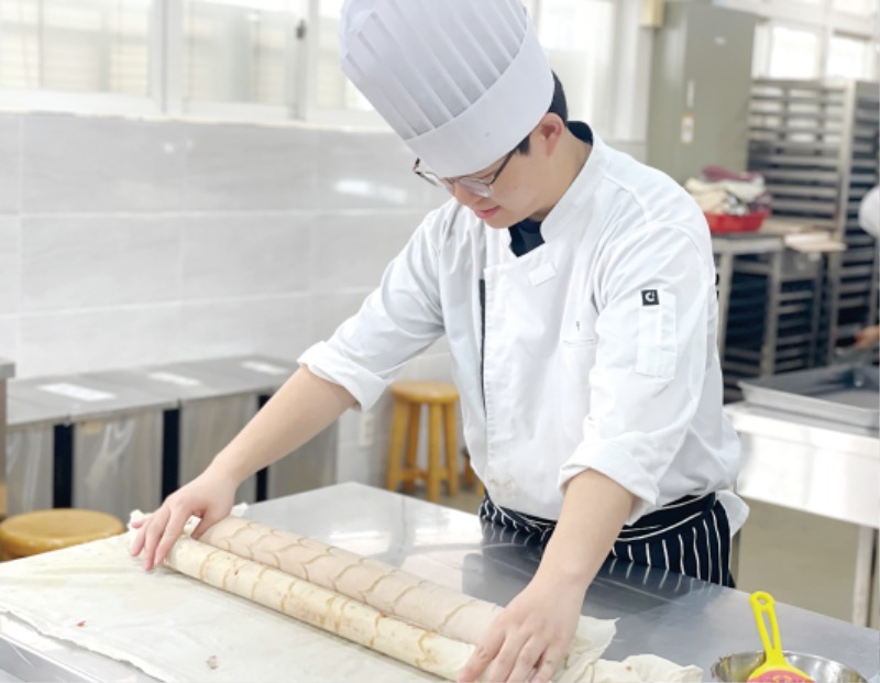 06-2. 롤케이크 만들기 실습 수업(식품가공과).jpg