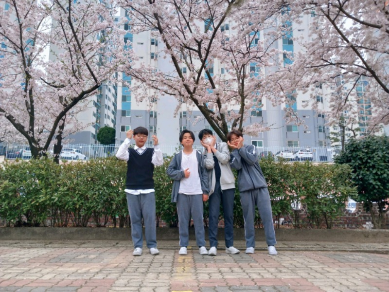 ㅇㅜㄹㅣ ㅎㅏㄱㄱㅛ ㅂㅗㅁㄲㅗㅊ ㅅㅏㅈㅣㄴ ㅇㅣㅂㅔㄴㅌㅡ.jpg