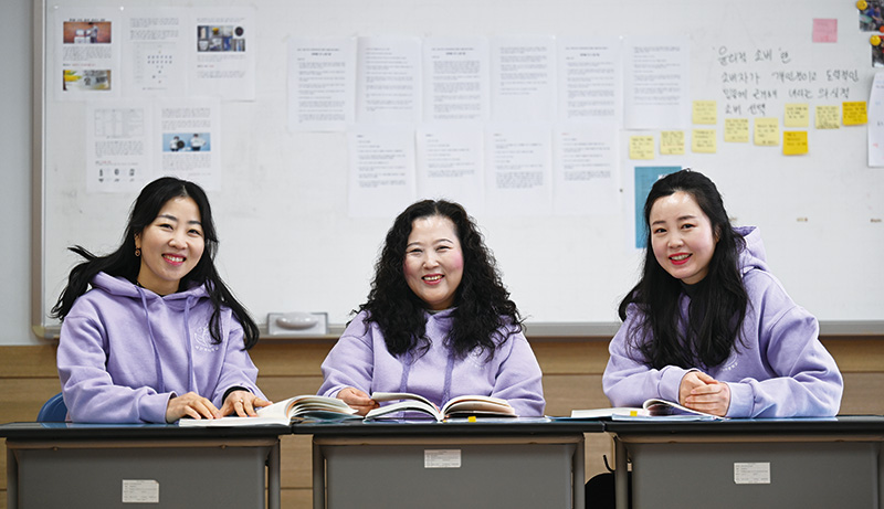 왼쪽부터 이수옥, 박현정, 맹나경 교사.