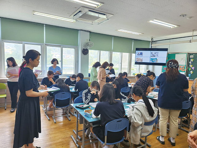 마산여중 교사들의 참관수업