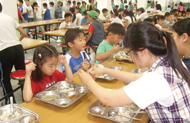 2007년 사천 삼천포초등학교에서 학교급식