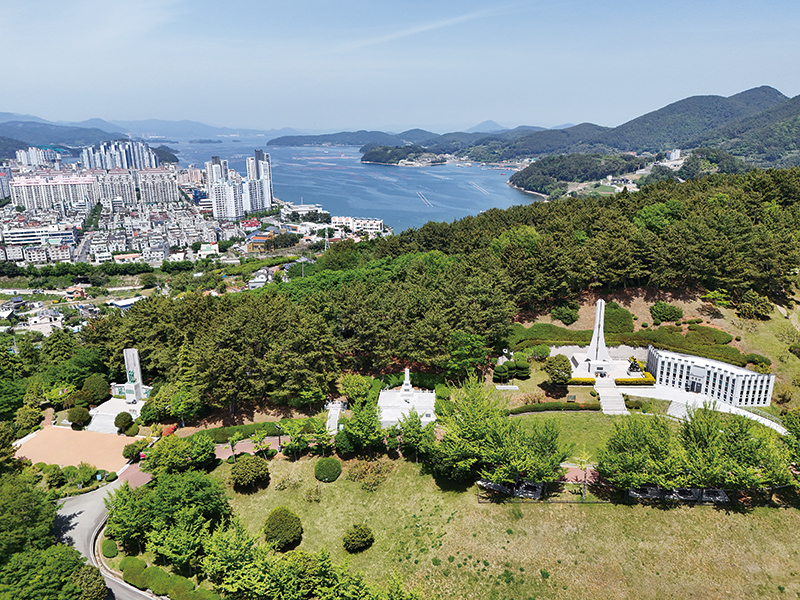 해병대통영상륙작전기념관이 위치한 원문공원