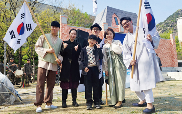 초등 5학년 때 제104주년 대한민국 임시정부 수립 기념식에 초청받아 참석한 정하랑 학생