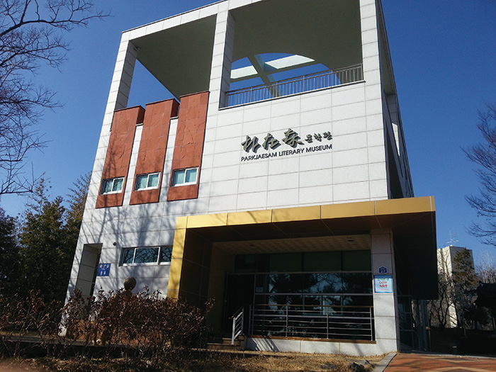 사천 박재삼문학관